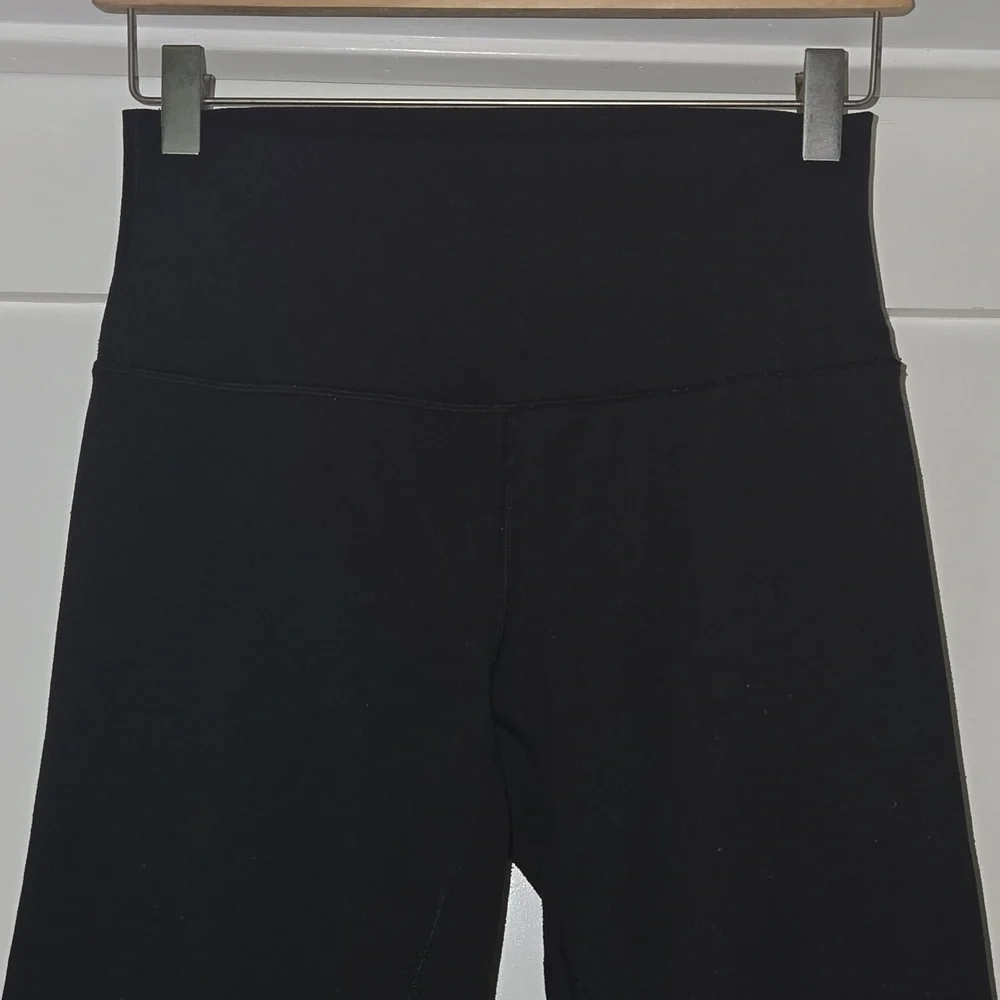 Lululemon Black Cropped Leggings High‎ Rise Size 6